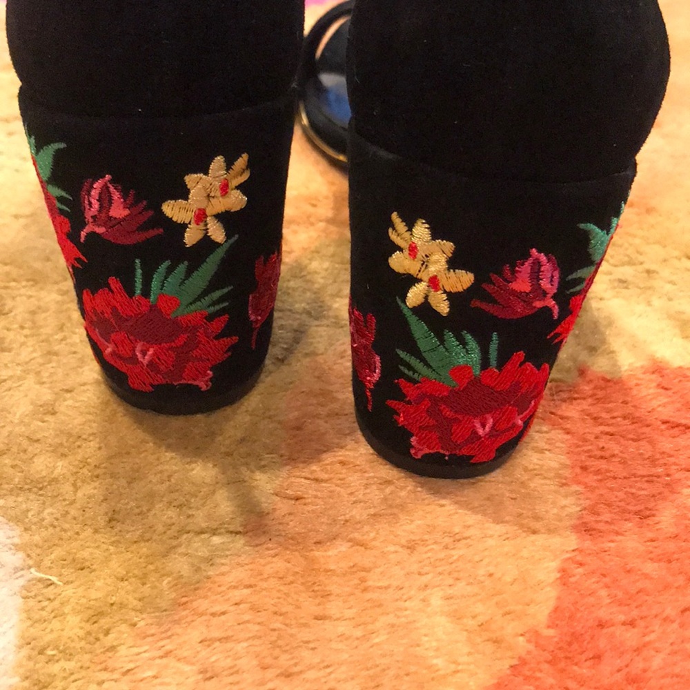 Kenneth Cole Embroidered Block Heels - Picture 6 of 9